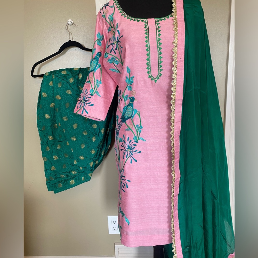 Salwar suit